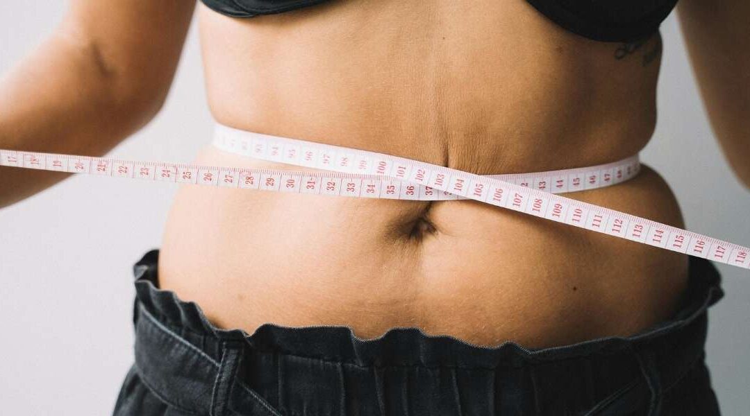 Déficit calorique et sport : faut-il manger moins ou s’entraîner plus ?